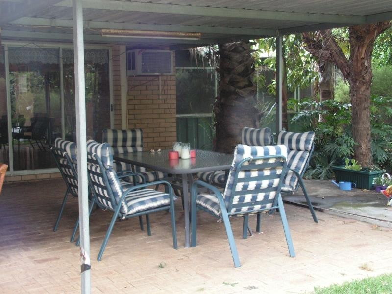 2 Yilgarn Street, Mundaring WA 6073