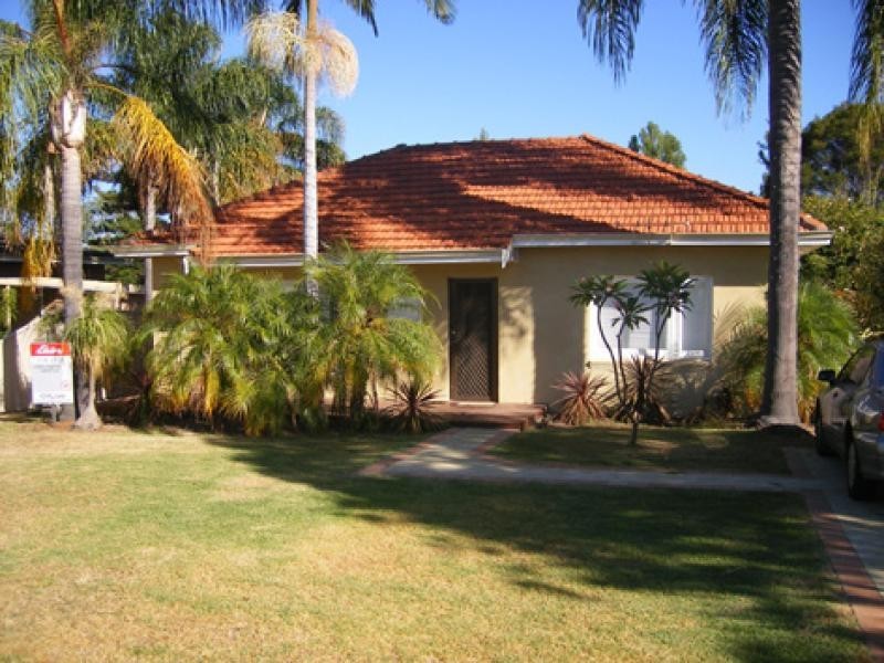 15 Beverley Tce, South Guildford WA 6055