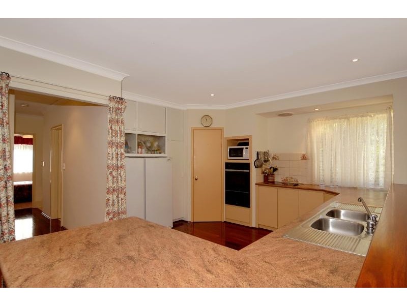 325 Helena Tce, Sawyers Valley WA 6074