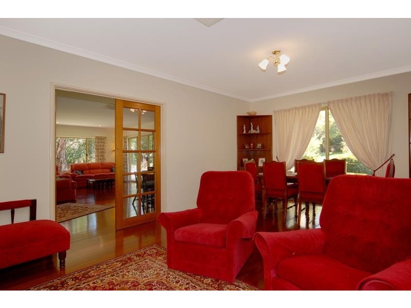 325 Helena Tce, Sawyers Valley WA 6074