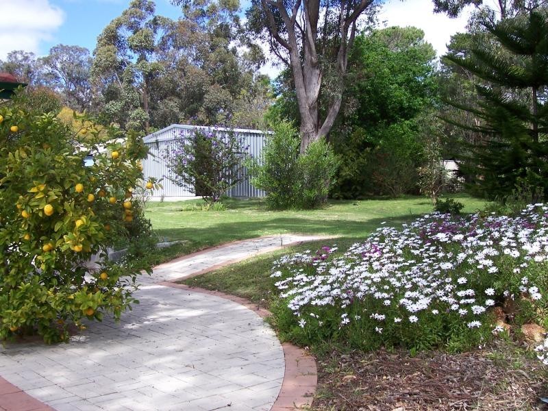 325 Helena Tce, Sawyers Valley WA 6074