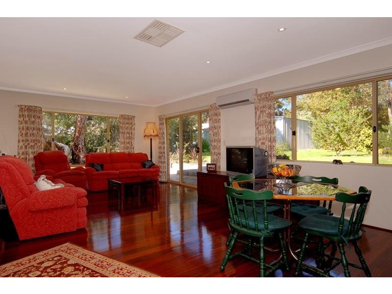 325 Helena Tce, Sawyers Valley WA 6074