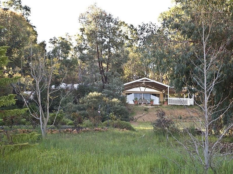 80 Inthanoona Road (off Bunning Road), Gidgegannup WA 6083
