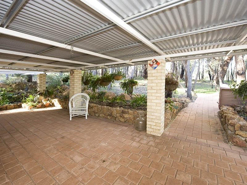 80 Inthanoona Road (off Bunning Road), Gidgegannup WA 6083