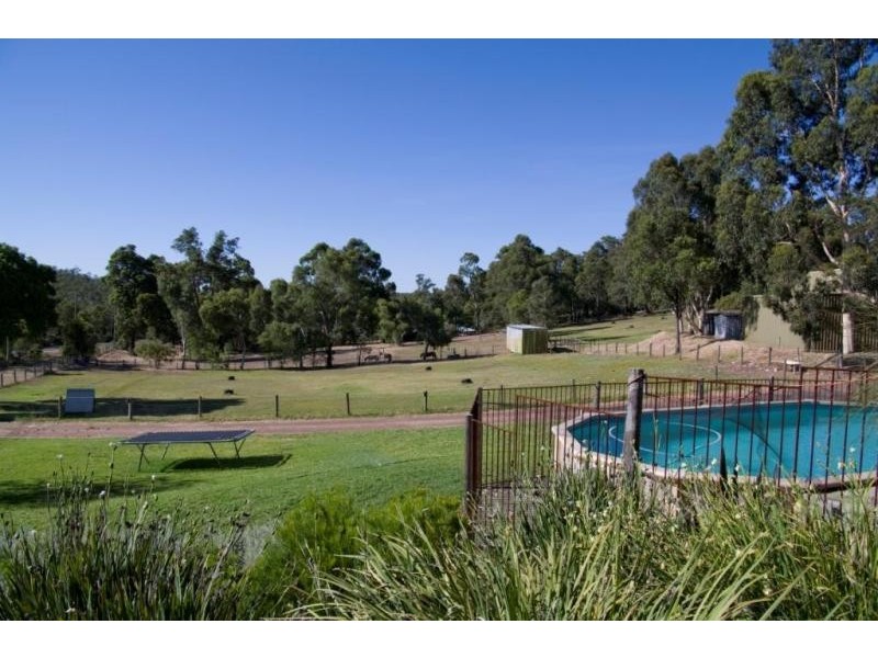 9 Lyon Pl, Hovea WA 6071