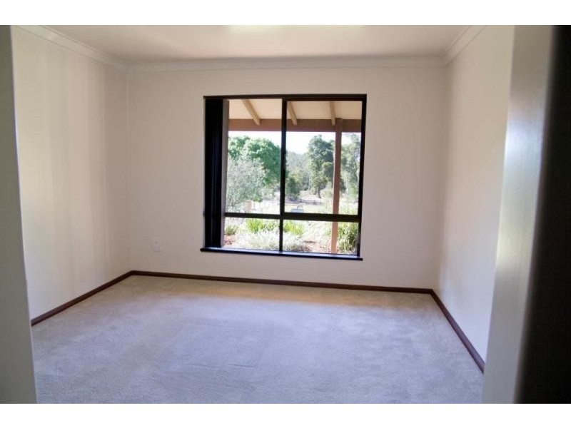 9 Lyon Pl, Hovea WA 6071