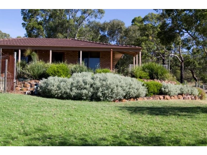 9 Lyon Place, Hovea WA 6071