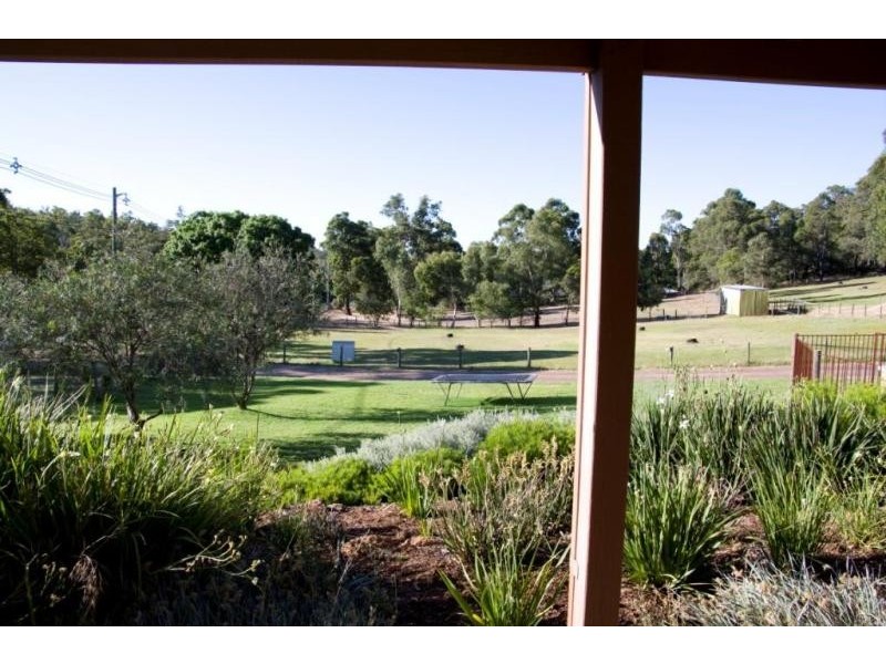 9 Lyon Place, Hovea WA 6071