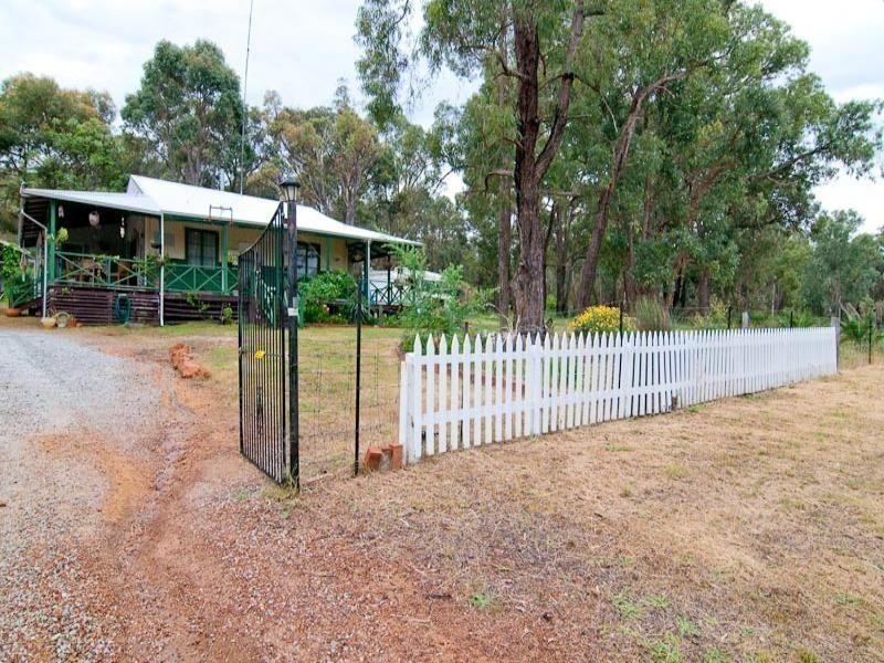 235 Orchard Rd, Wooroloo WA 6558