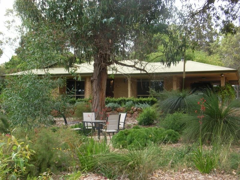 1 Cockatoo Drive, Mundaring WA 6073