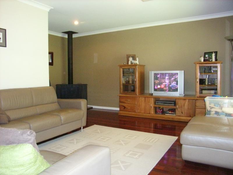 1 Cockatoo Drive, Mundaring WA 6073