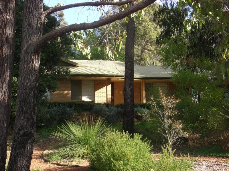 1 Cockatoo Drive, Mundaring WA 6073