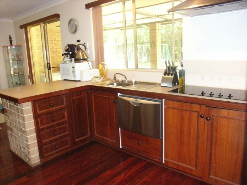 1 Cockatoo Drive, Mundaring WA 6073