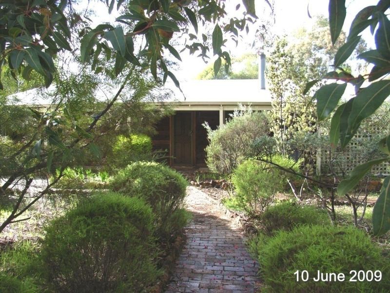 8 Reservoir St, Chidlow WA 6556