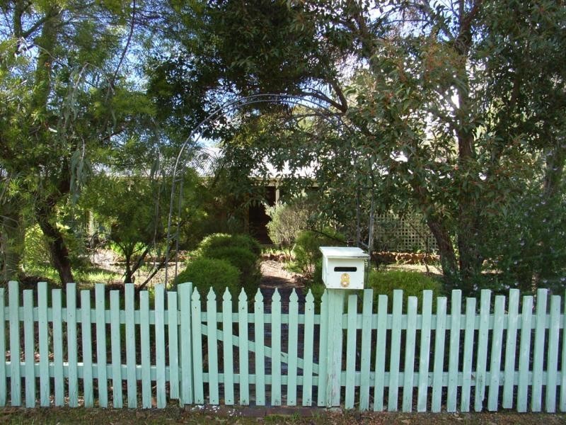 8 Reservoir St, Chidlow WA 6556