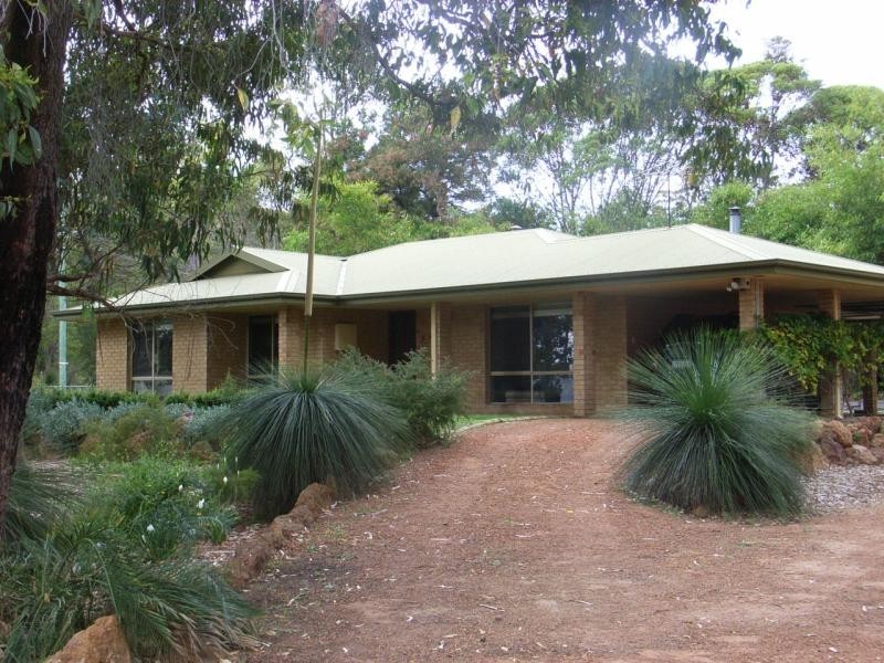 1 Cockatoo Dr, Mundaring WA 6073