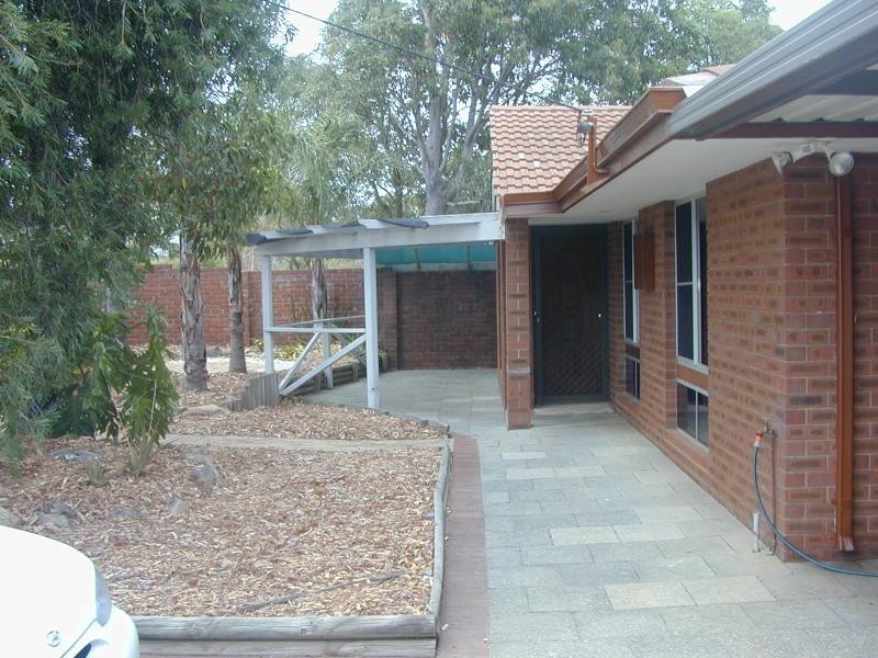 16 Mallow Way, Forrestfield WA 6058