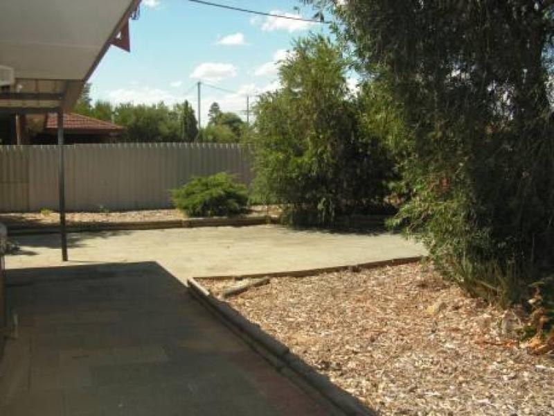 16 Mallow Way, Forrestfield WA 6058