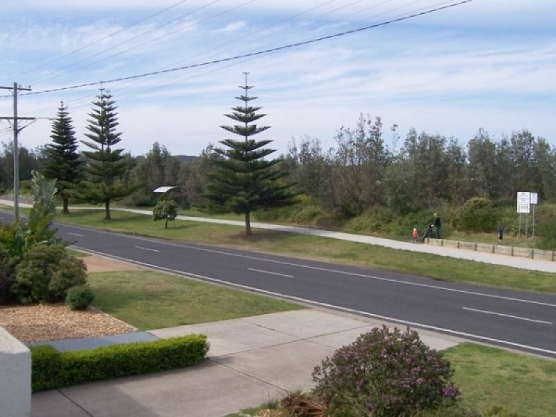 Unit 1, 91 Coronation Drive, Broulee NSW 2537