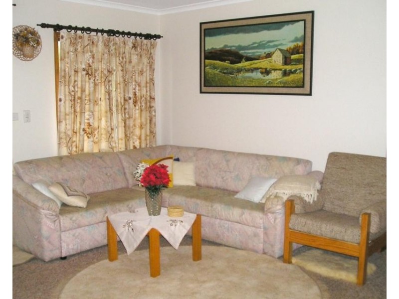 13 Yarralumla Crescent, Tomakin NSW 2537