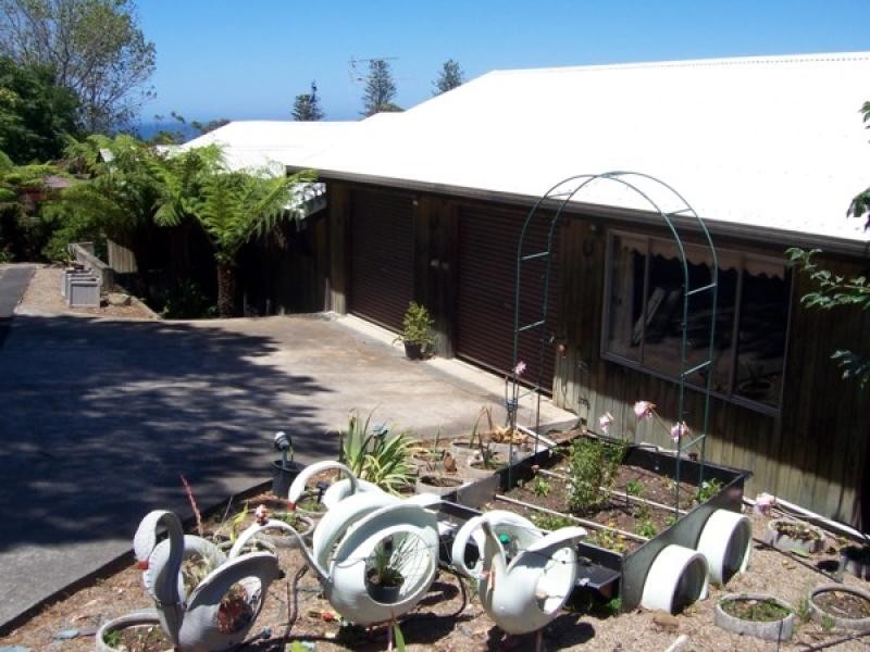 11 Beatty Crescent, Tuross Head NSW 2537