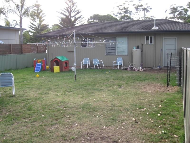 4 Clarke Street, Broulee NSW 2537