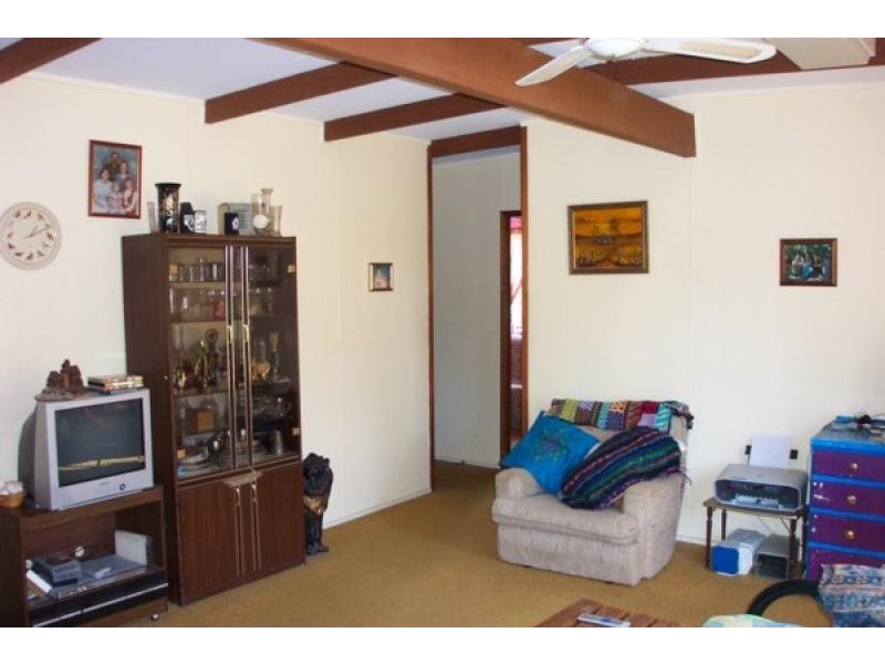 11 ANDERSON STREET, Moruya NSW 2537