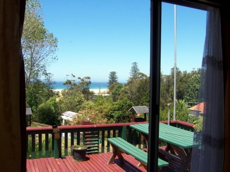 11 Beatty Crescent, Tuross Head NSW 2537