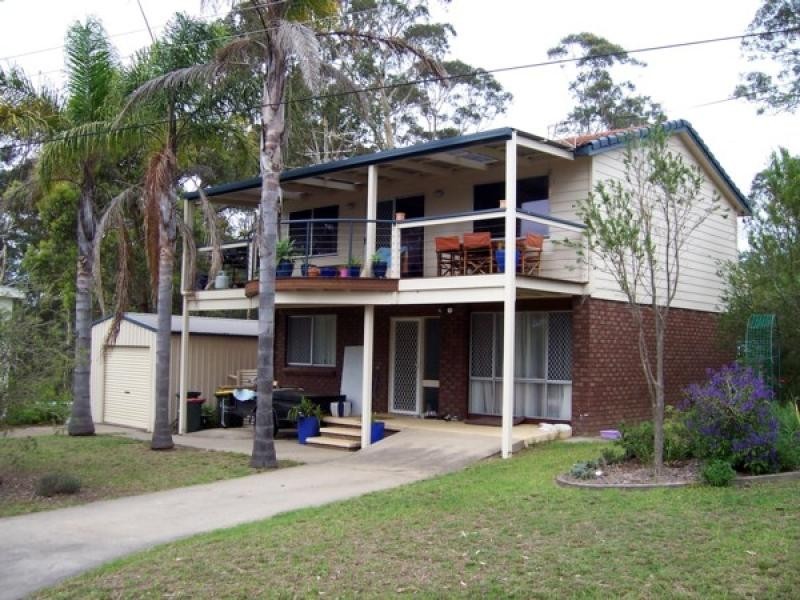 8 Crest Crescent, Moruya Heads NSW 2537