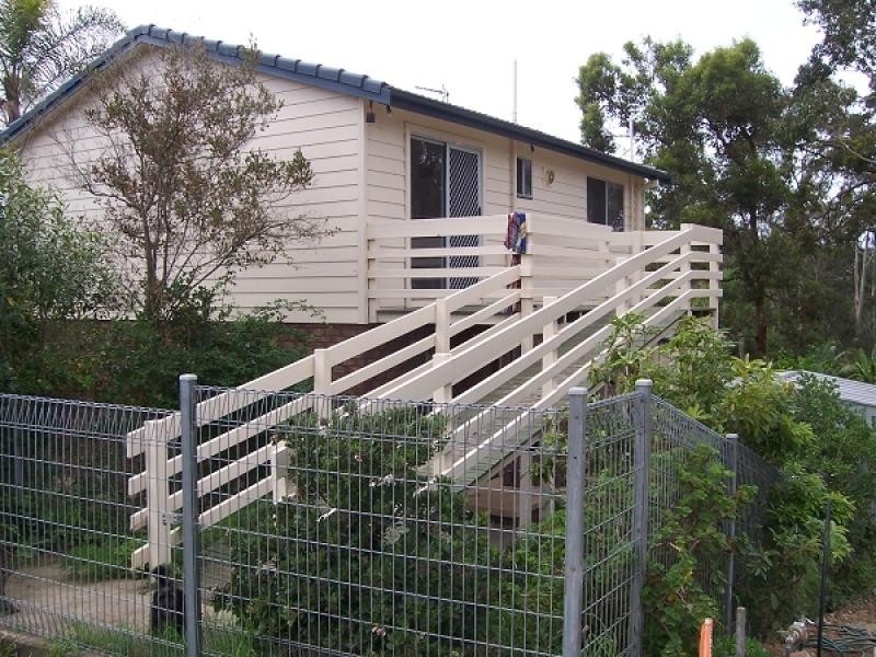 8 Crest Crescent, Moruya Heads NSW 2537