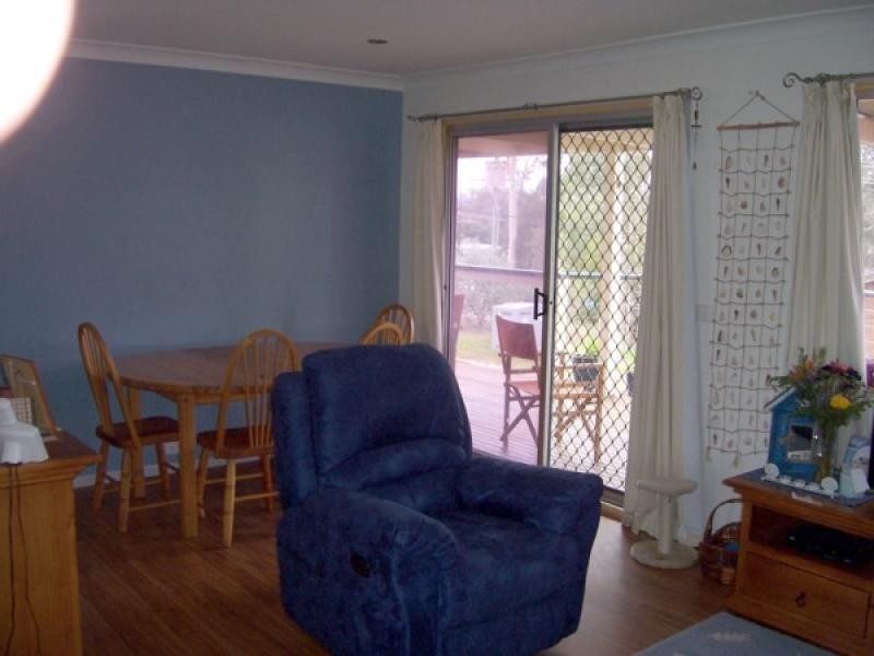 8 Crest Crescent, Moruya Heads NSW 2537