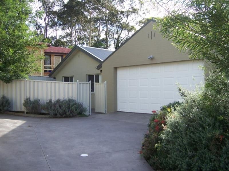 1 A Crest Crescent, Moruya Heads NSW 2537