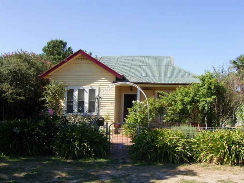 44 BARDWELL STREET, Holbrook NSW 2644