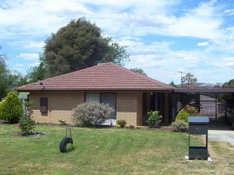72 ALBERT ROAD, Chiltern VIC 3683