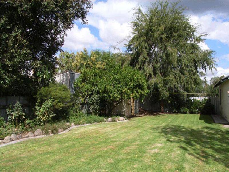 66 WALLACE, Holbrook NSW 2644
