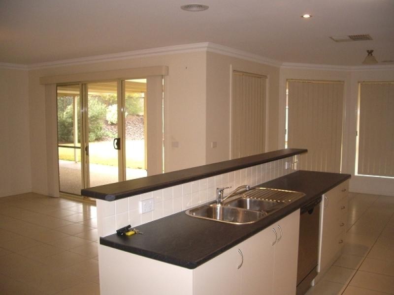 38 CASSINIA COURT, Thurgoona NSW 2640