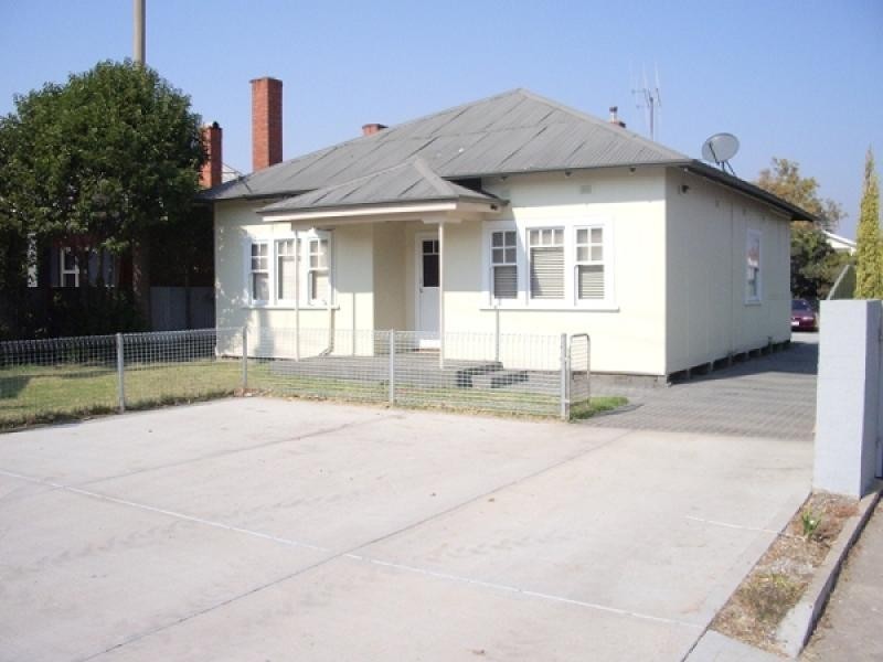 423 HUME STREET, Albury NSW 2640