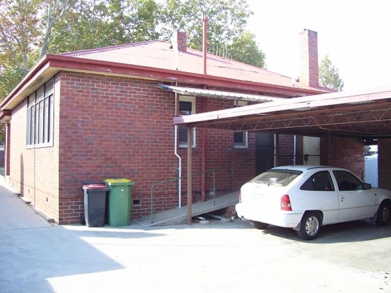 409 OLIVE STREET, Albury NSW 2640