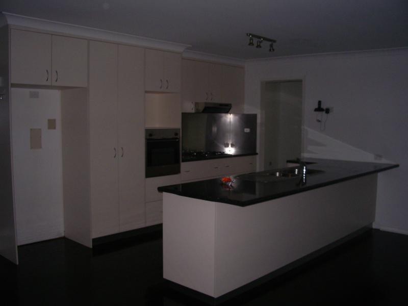 810 ST JAMES CRESCENT, Albury NSW 2640