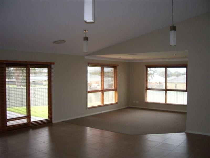 17 REDBOX DRIVE, Thurgoona NSW 2640