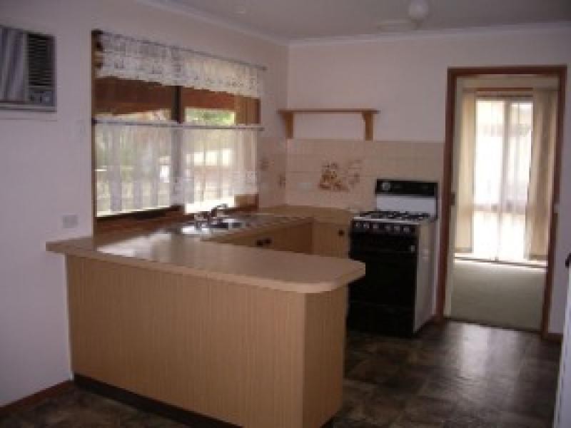 13 Lindisfarne Court, Albury NSW 2640