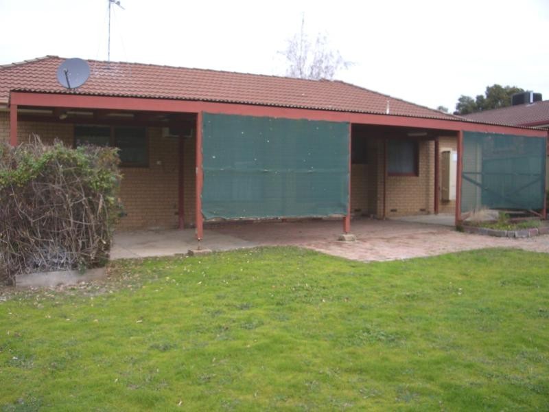 13 Lindisfarne Court, Albury NSW 2640