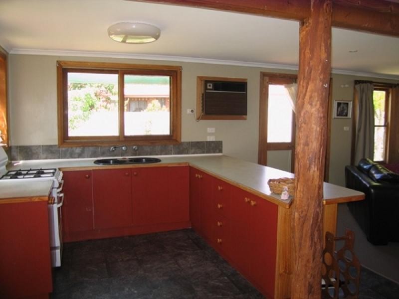 8 Main Street, Chiltern VIC 3683