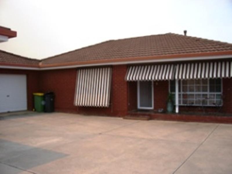 2/418 Ross Circuit, Albury NSW 2640