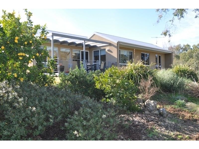 37 Newton Circuit, Thurgoona NSW 2640