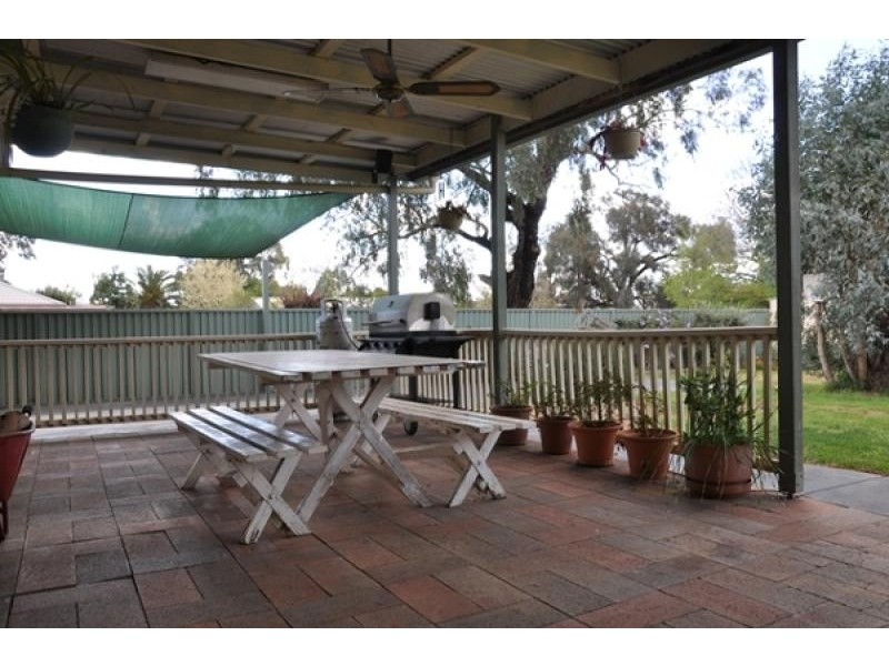 31 Clarke Street, Howlong NSW 2643