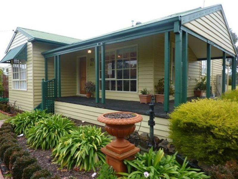 10 Victoria Street, Howlong NSW 2643