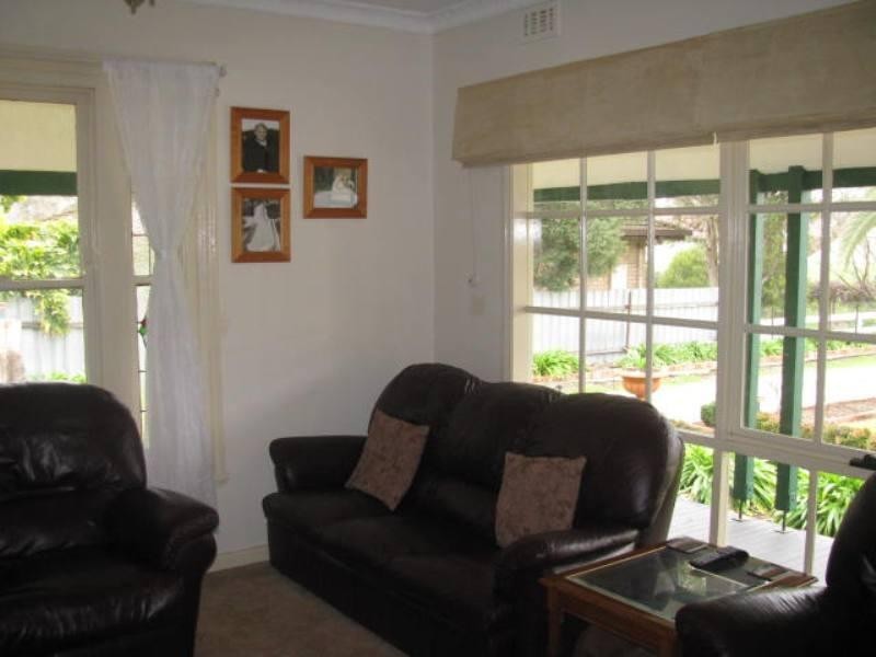 10 Victoria Street, Howlong NSW 2643