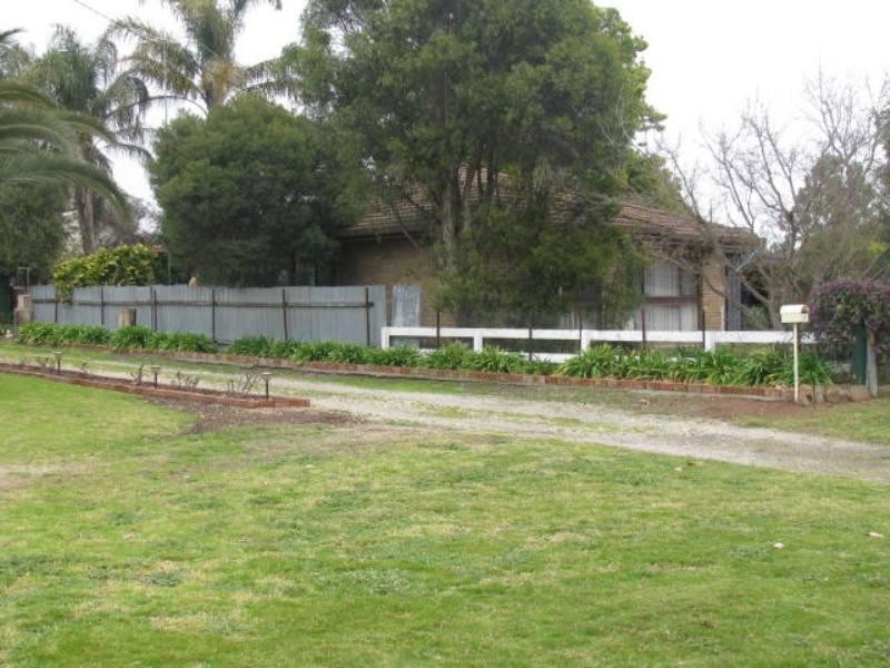 10 Victoria Street, Howlong NSW 2643