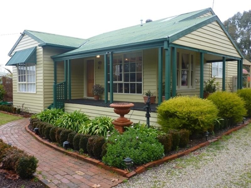 10 Victoria Street, Howlong NSW 2643